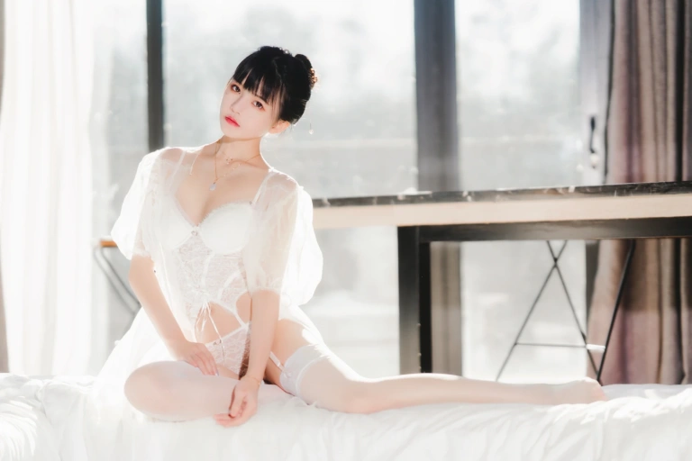 桜桃喵《白纱糖01》主题写真：40张全套美图