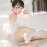 桜桃喵《白纱糖01》主题写真：40张全套美图