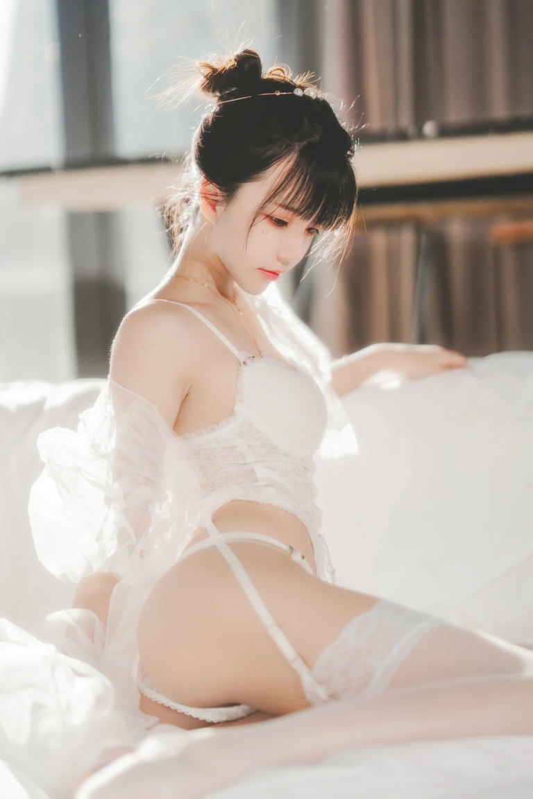桜桃喵《白纱糖01》主题写真：40张全套美图