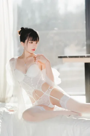 桜桃喵《白纱糖01》主题写真：40张全套美图