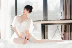 桜桃喵《白纱糖01》主题写真：40张全套美图
