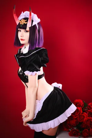 星之迟迟《《星之彼方》 酒吞女仆》主题写真：20张全套美图