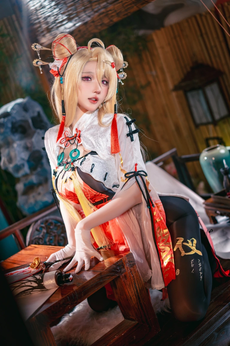 阿包也是兔娘《交错战线 咎瓦尤斯》主题写真：28张全套美图，含2个视频