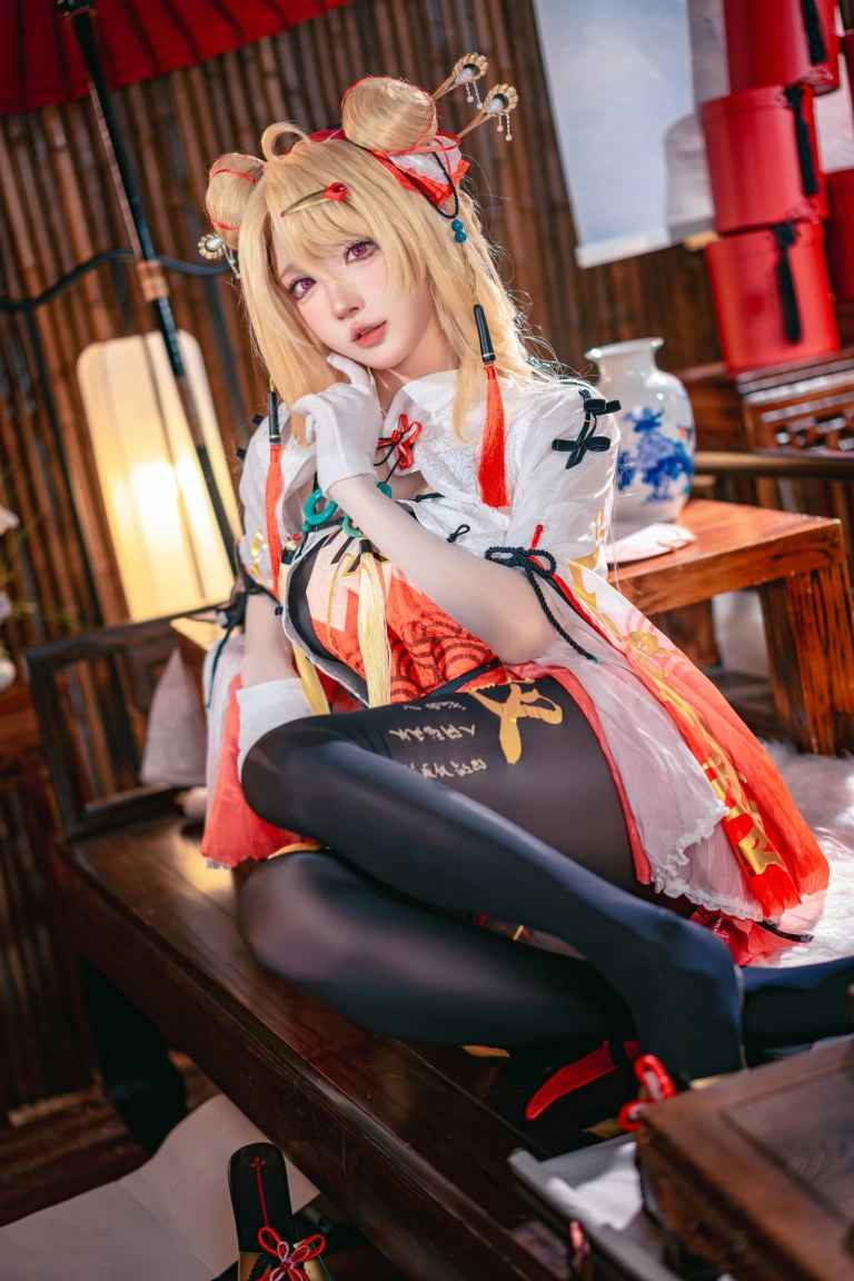 阿包也是兔娘《交错战线 咎瓦尤斯》主题写真：28张全套美图，含2个视频