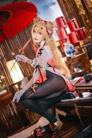 阿包也是兔娘《交错战线 咎瓦尤斯》主题写真：28张全套美图，含2个视频