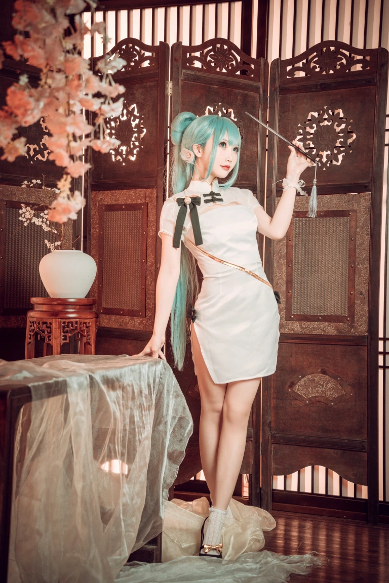 面饼仙儿《初音旗袍》主题写真：28张全套美图