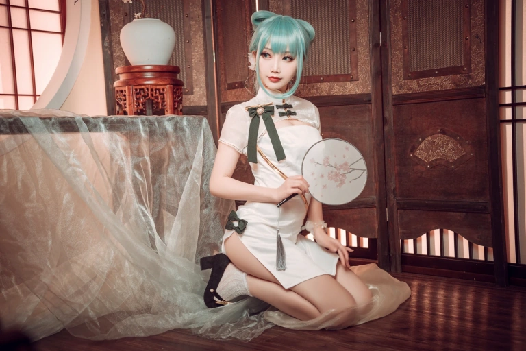 面饼仙儿《初音旗袍》主题写真：28张全套美图