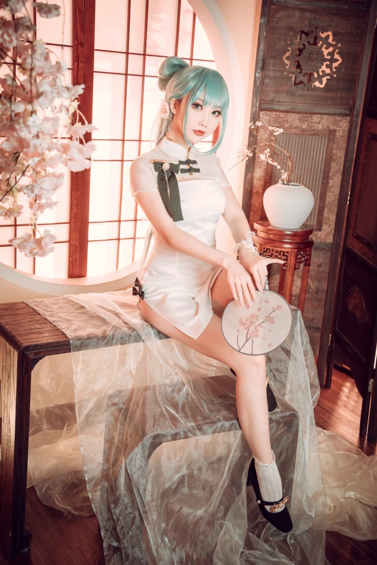 面饼仙儿《初音旗袍》主题写真：28张全套美图