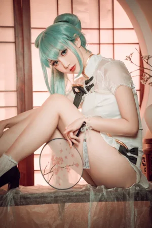 面饼仙儿《初音旗袍》主题写真：28张全套美图