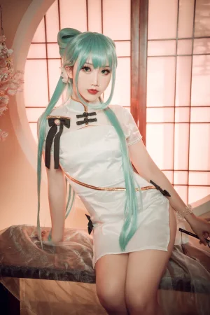 面饼仙儿《初音旗袍》主题写真：28张全套美图