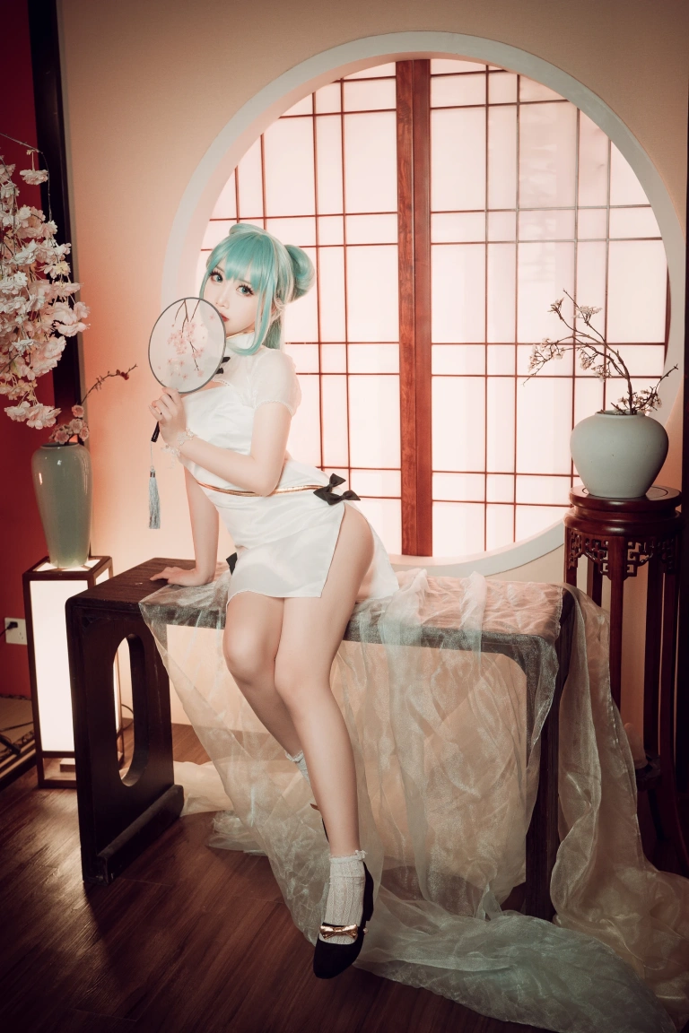 面饼仙儿《初音旗袍》主题写真：28张全套美图