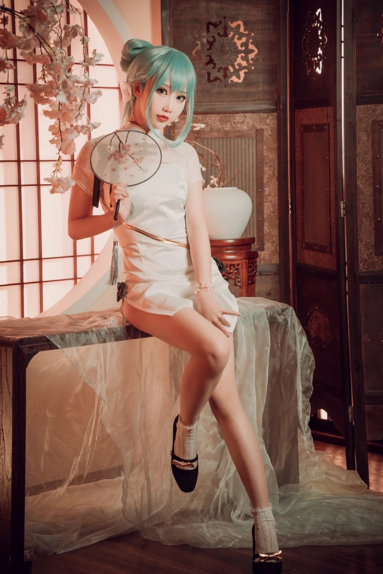 面饼仙儿《初音旗袍》主题写真：28张全套美图