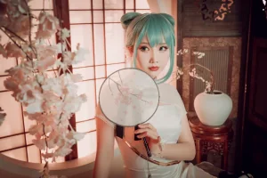 面饼仙儿《初音旗袍》主题写真：28张全套美图