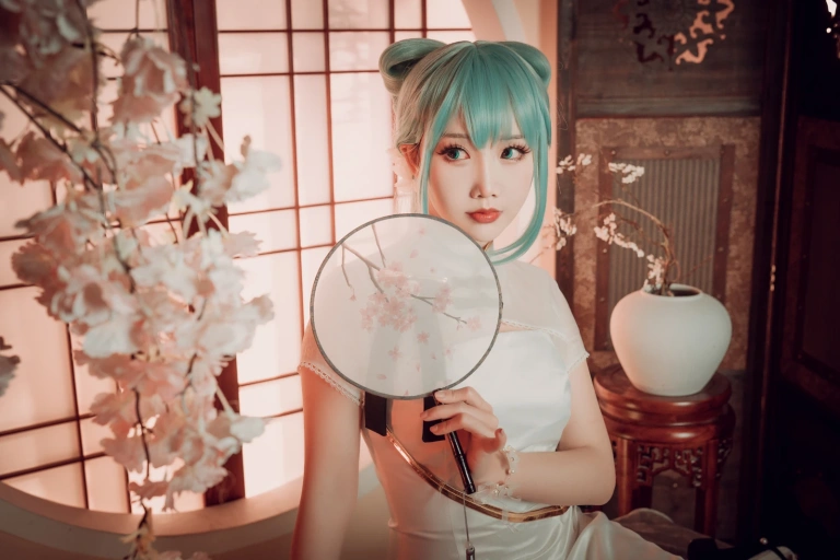 面饼仙儿《初音旗袍》主题写真：28张全套美图