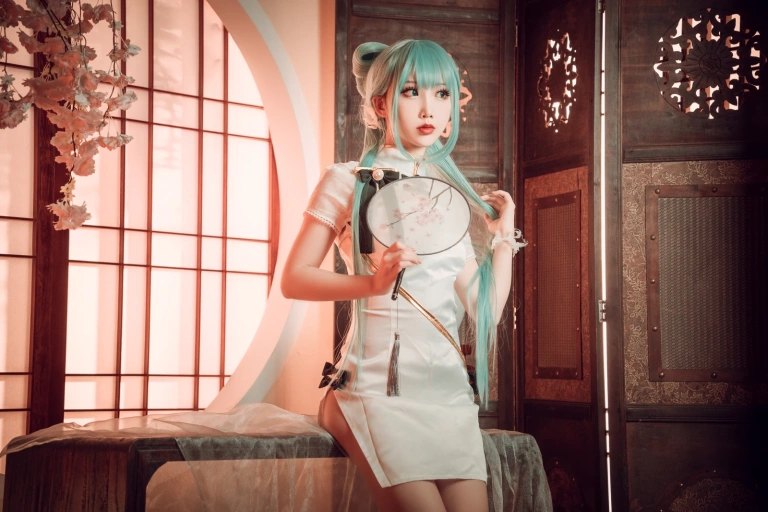 面饼仙儿《初音旗袍》主题写真：28张全套美图