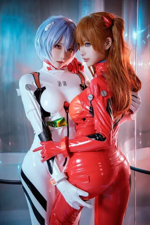 瓜希酱&Momoko葵葵《EVA 双厨狂喜版》主题写真：62张全套美图