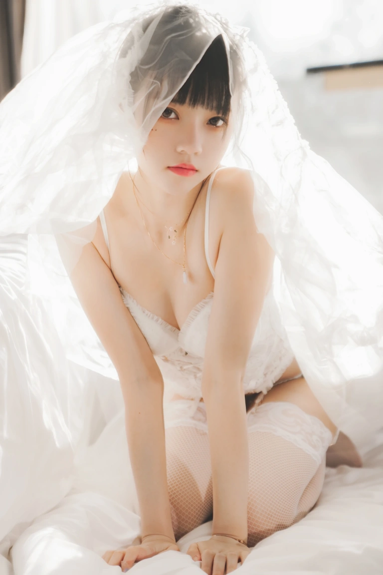 桜桃喵《白纱糖02》主题写真：35张全套美图