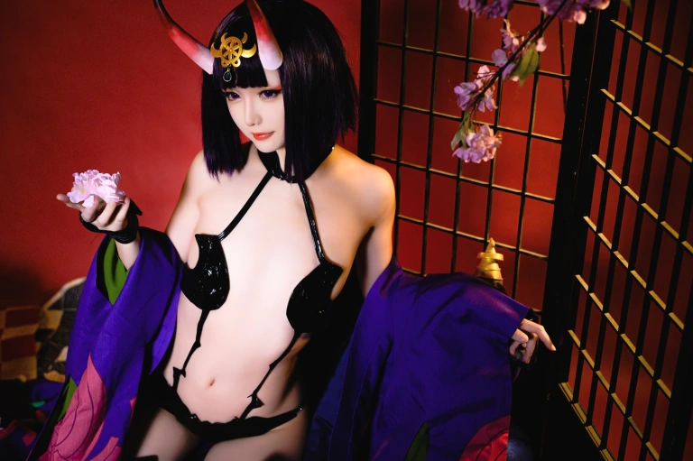 星之迟迟《《星之彼方》 酒吞原皮》主题写真：20张全套美图
