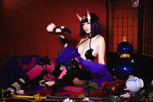 星之迟迟《《星之彼方》 酒吞原皮》主题写真：20张全套美图