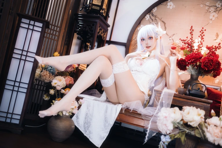 瓜希酱《阿尔比恩旗袍》主题写真：20张全套美图