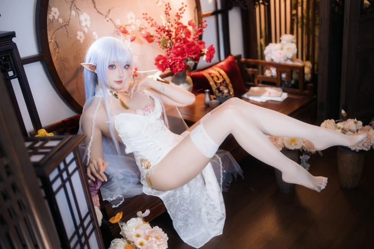 瓜希酱《阿尔比恩旗袍》主题写真：20张全套美图