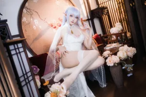 瓜希酱《阿尔比恩旗袍》主题写真：20张全套美图
