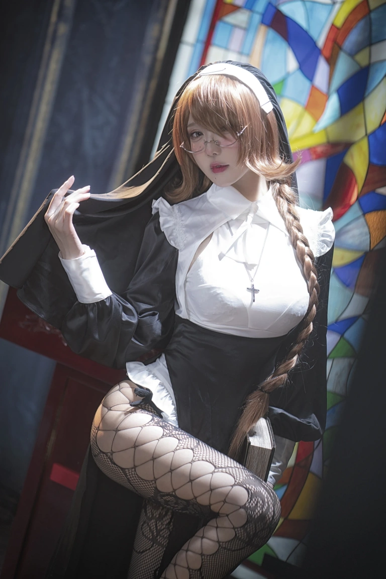 阿包也是兔娘《加冕图 修女》主题写真：26张全套美图