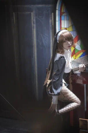 阿包也是兔娘《加冕图 修女》主题写真：26张全套美图