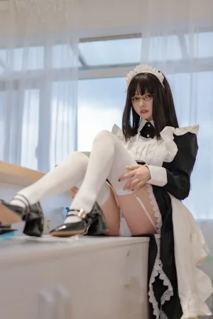 过期米线线喵《女仆长》主题写真：28张全套美图