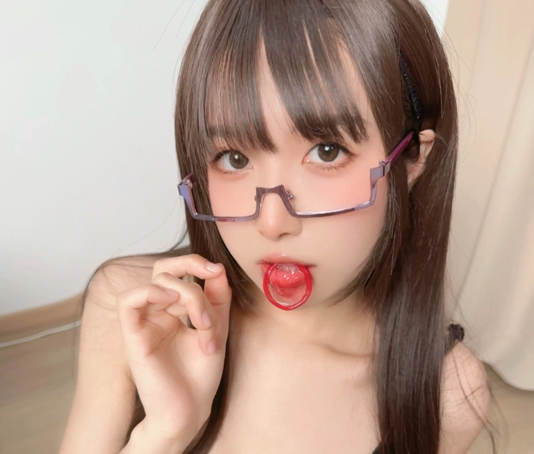 布丁大法《[Perohub] 2025年06月合集》主题写真：132张全套美图，含22个视频