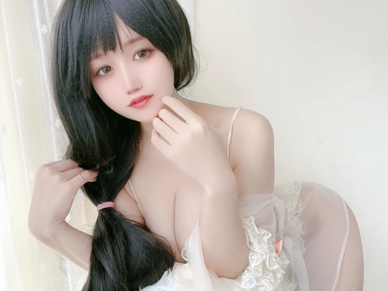 小仓千代《情人节》主题写真：21张全套美图