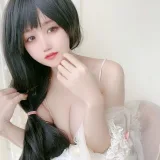 小仓千代《情人节》主题写真：21张全套美图