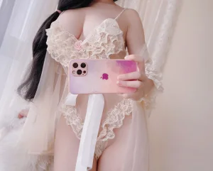 小仓千代《情人节》主题写真：21张全套美图