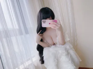 小仓千代《情人节》主题写真：21张全套美图