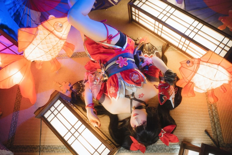 瓜希酱《崩坏·星穹铁道 花火》主题写真：21张全套美图