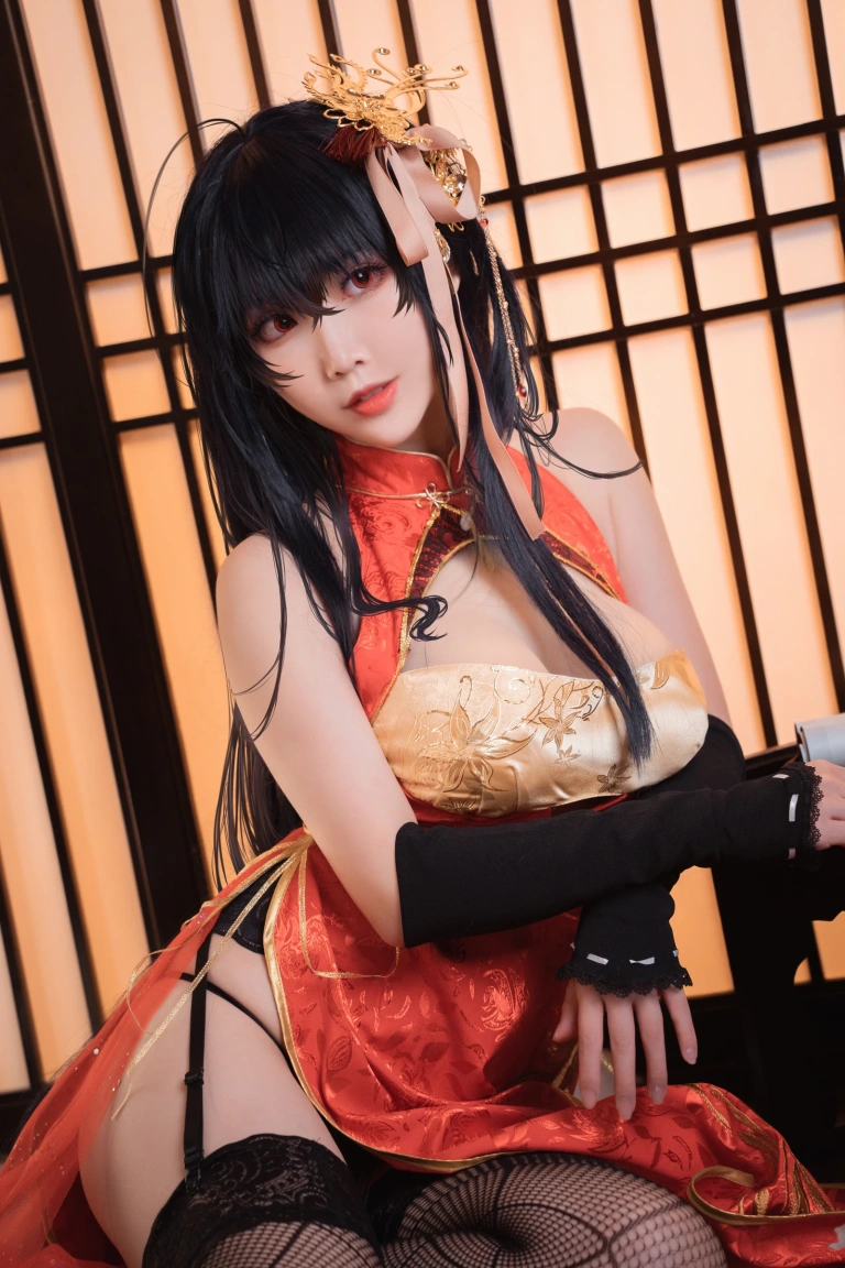 面饼仙儿《大凤旗袍》主题写真：30张全套美图