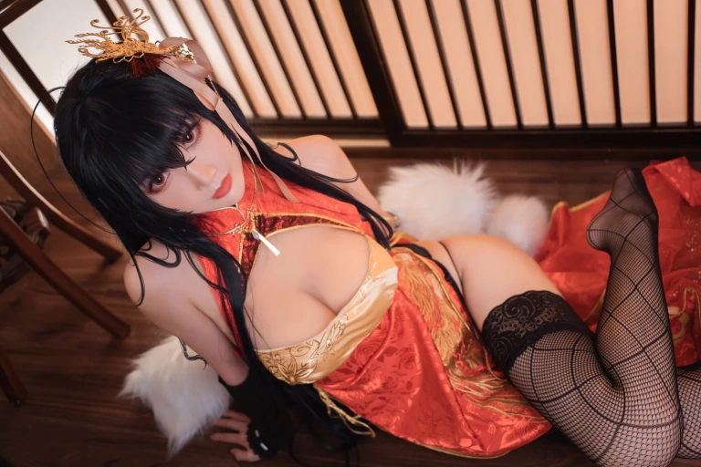 面饼仙儿《大凤旗袍》主题写真：30张全套美图