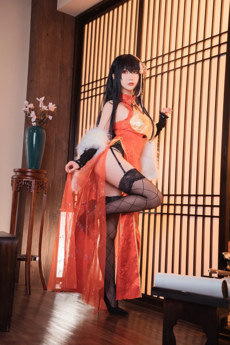 面饼仙儿《大凤旗袍》主题写真：30张全套美图