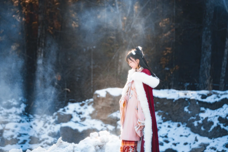 桜桃喵《熹微》主题写真：30张全套美图