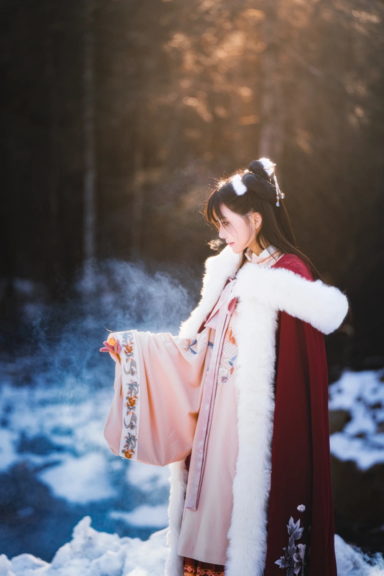 桜桃喵《熹微》主题写真：30张全套美图