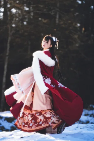 桜桃喵《熹微》主题写真：30张全套美图