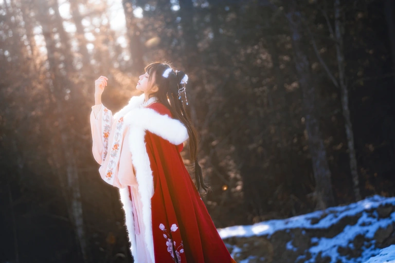 桜桃喵《熹微》主题写真：30张全套美图