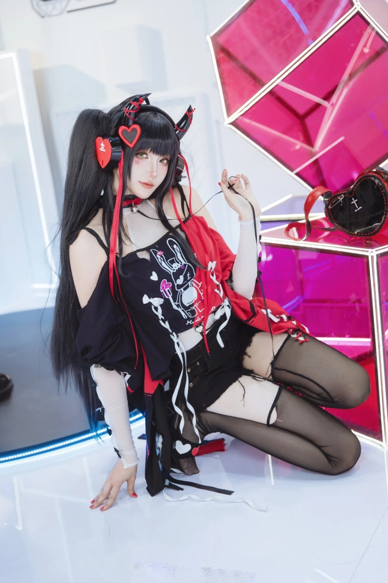 瓜希酱《交错战线cos旋律》主题写真：14张全套美图