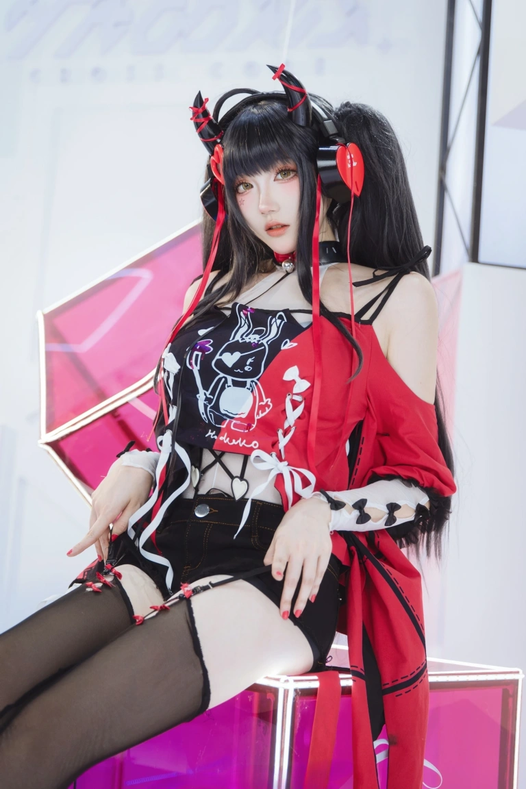 瓜希酱《交错战线cos旋律》主题写真：14张全套美图