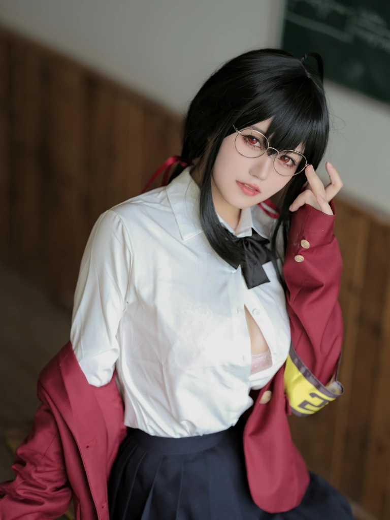 小仓千代《碧蓝航线 大凤JK》主题写真：45张全套美图