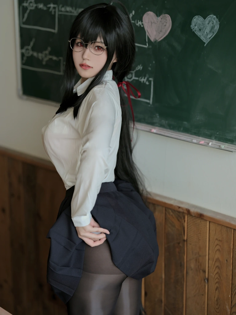 小仓千代《碧蓝航线 大凤JK》主题写真：45张全套美图