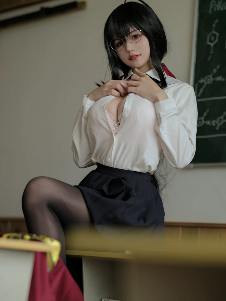 小仓千代《碧蓝航线 大凤JK》主题写真：45张全套美图