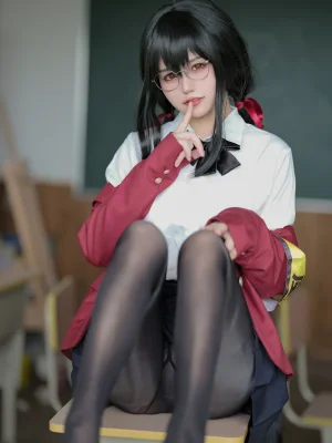 小仓千代《碧蓝航线 大凤JK》主题写真：45张全套美图