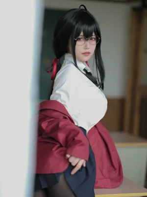 小仓千代《碧蓝航线 大凤JK》主题写真：45张全套美图