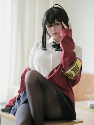 小仓千代《碧蓝航线 大凤JK》主题写真：45张全套美图